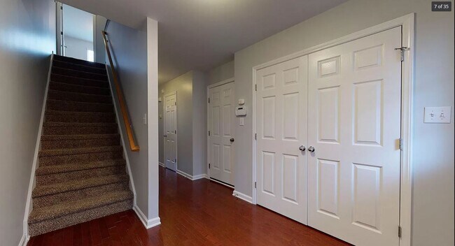 Building Photo - 9806 Blackwell Dr