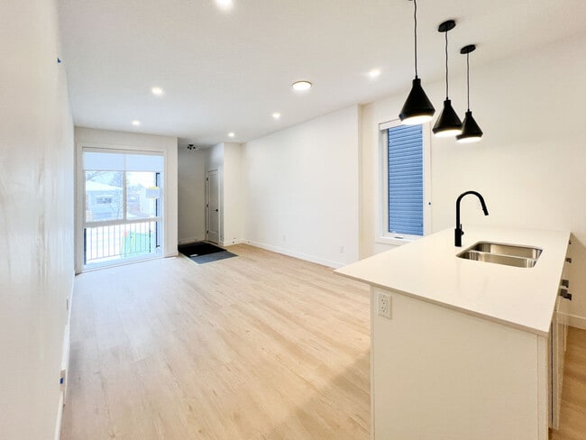 Photo du bâtiment - 9326-9153 153 St NW