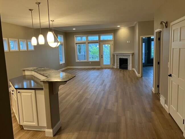 Living room - 5124 S Lincoln Way