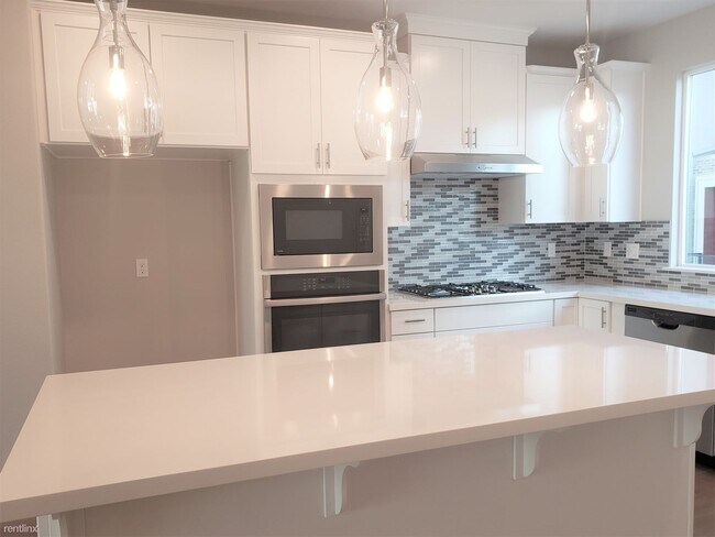 Foto del edificio - 4 br, 3.5 bath Townhome - 3953 Eminence St...