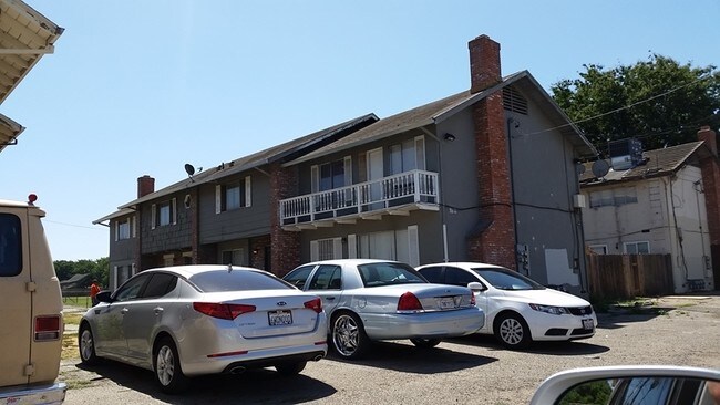 Building Photo - 8613 Santa Paula Way