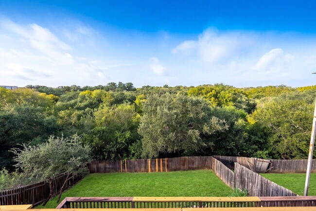 Building Photo - VIEWS VIEWS VIEWS! Ask about our rent incentives and Book your self guided tour today!