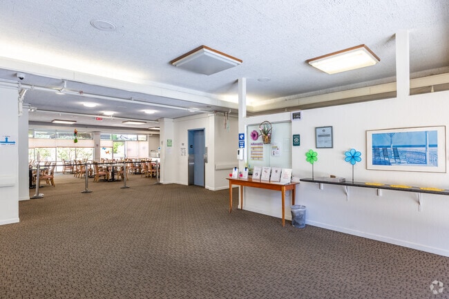 Lobby - Bonnie Brae Terrace