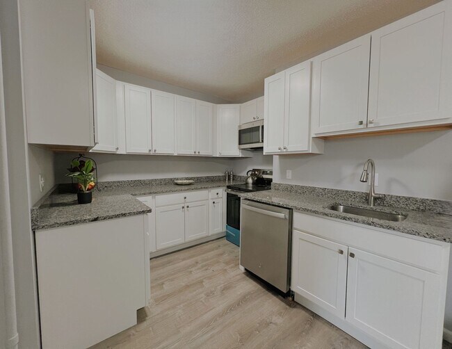 Foto del edificio - Beautifully Renovated 3-Bedroom Single Family Home