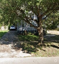 Building Photo - 2237 Oakdale Ave