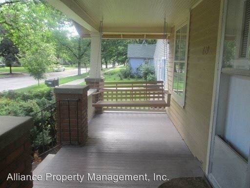 Primary Photo - 619 Moro St