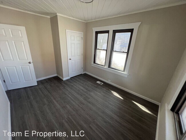Building Photo - 2 br, 1 bath House - 40 W Olive St.