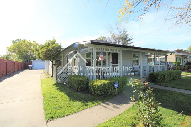 Building Photo - Charming Tahoe Park 2bd/1ba House with Lar...