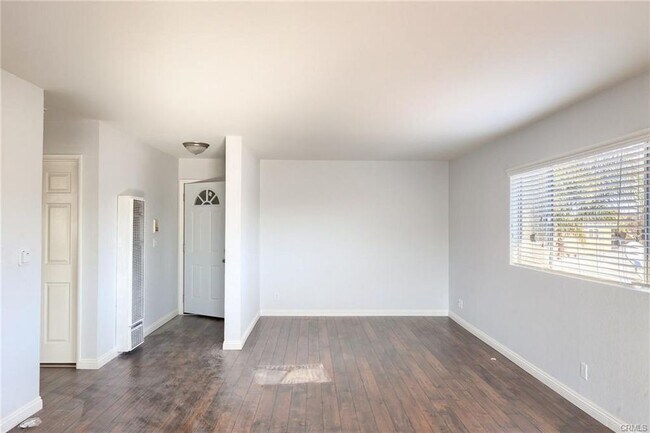 Building Photo - 1538 W 205th St