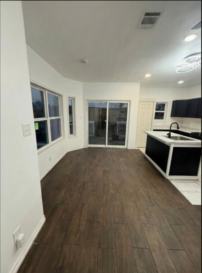 Foto del edificio - 5519 Osprey Dr