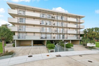 Building Photo - 309 Opal St