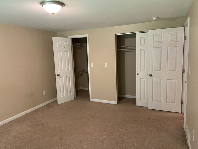 Building Photo - 139 Creekside Dr