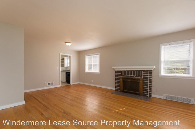 Building Photo - 2 br, 1 bath House - 3418 W Fairview Ave