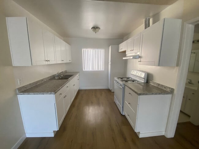 Foto del edificio - 8200 Owensmouth Ave