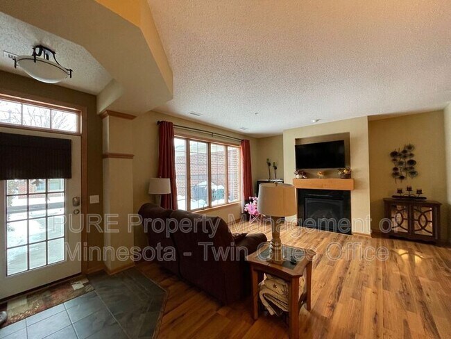Foto del edificio - 12449 Flanders Ct NE
