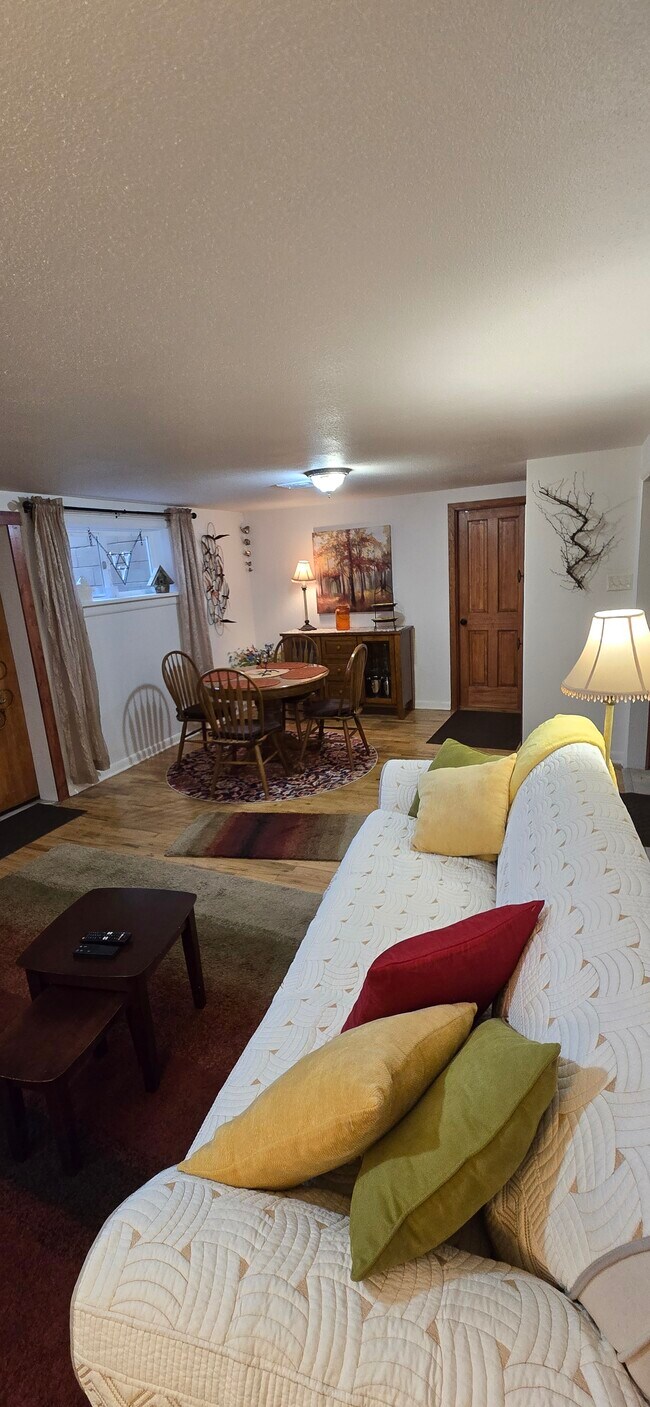 Comedor - 206 N Maple St