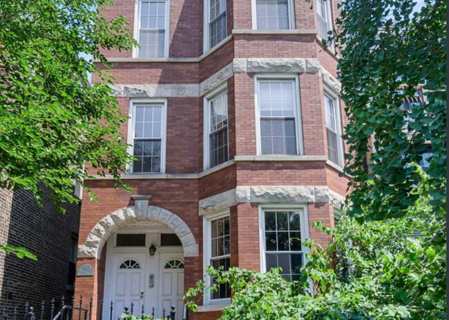 Building Photo - 1247 N Greenview Ave