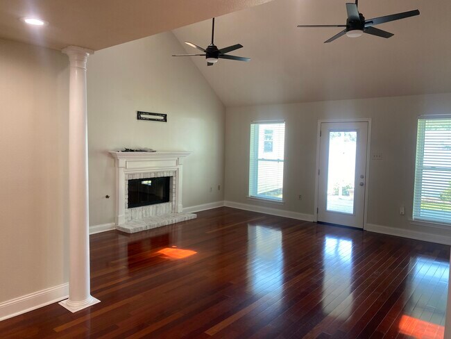 Building Photo - 10140 Gail Ct