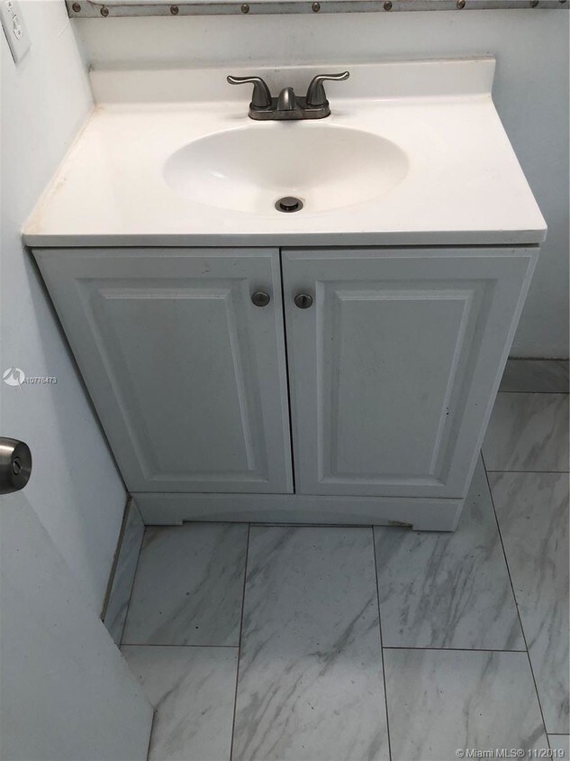 Building Photo - 452 SW 4th Ave