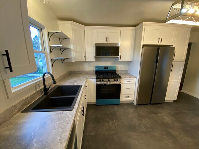 Cocina - 1416 E 35th St