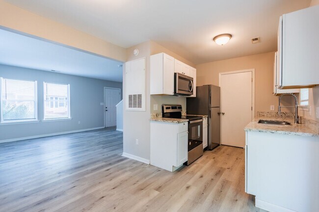 Building Photo - 605 Hilltop Dr
