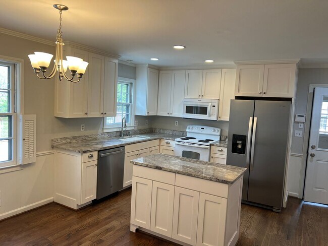 Foto del edificio - 3/2 Home Available Now!