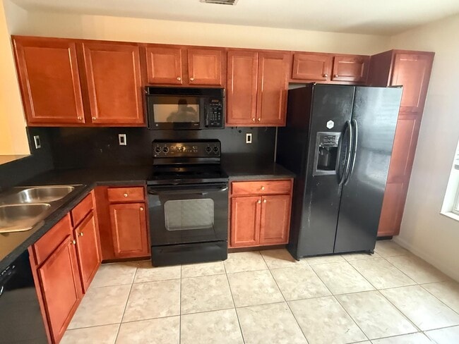 Building Photo - 3186 SW 129th Ave