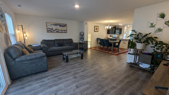 Foto del edificio - 1005 Charlton Ln