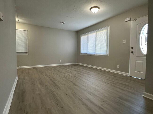 Building Photo - Updated 3 bedroom Section 8 Welcome
