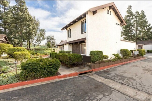 Foto del edificio - Beautifully Updated 3 Bedroom 2 Bath Townhome