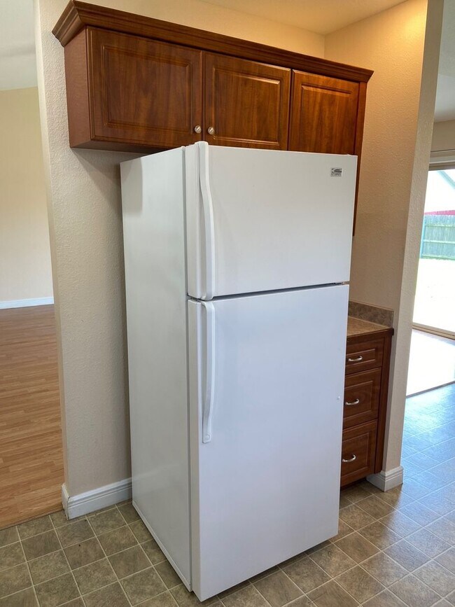 Foto del edificio - Single-Family Home in Evergreen Ridge, Hol...