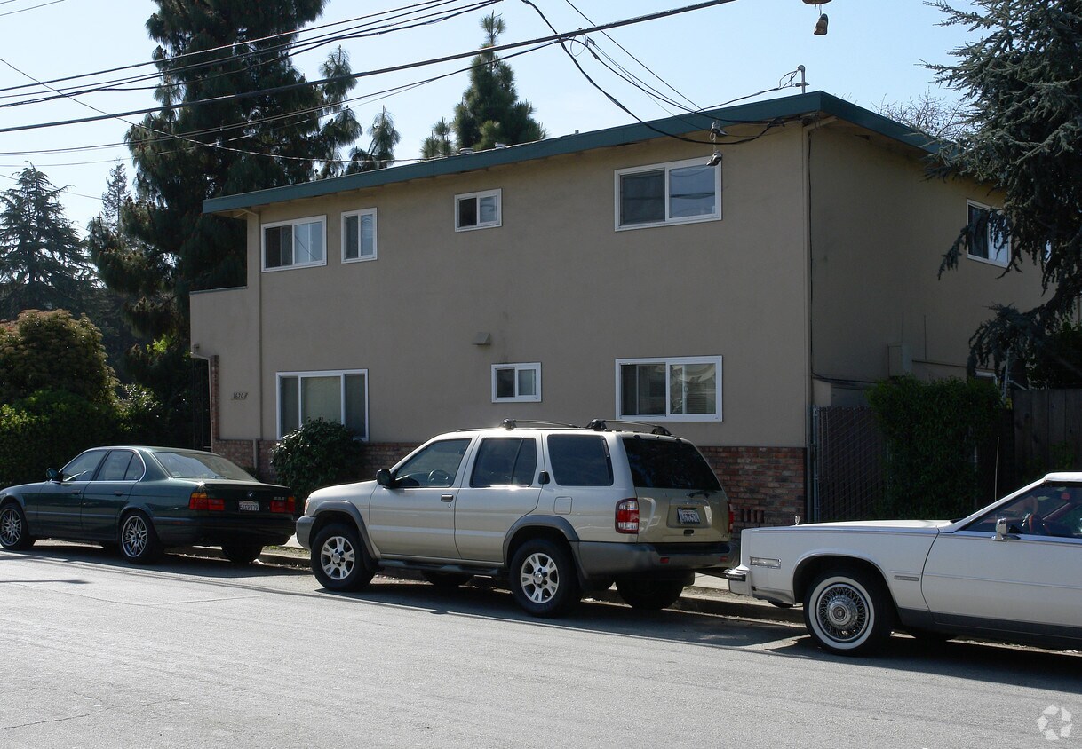 Primary Photo - 1620 Hess Rd