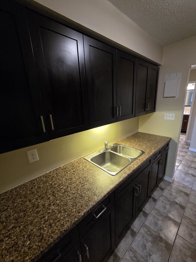 Building Photo - 30-30 Westmount Rd W