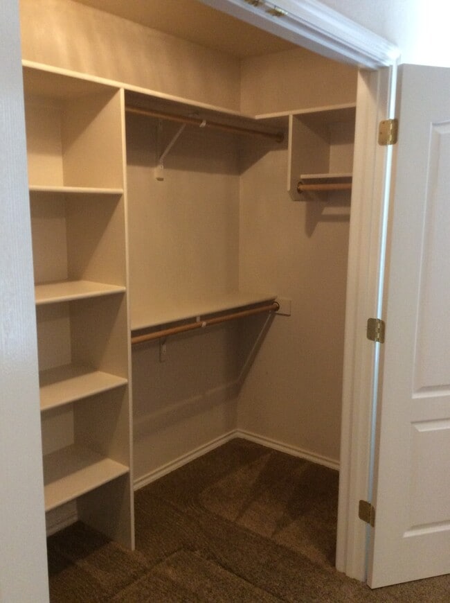 Building Photo - Cute Nampa home in one of  the most desira...