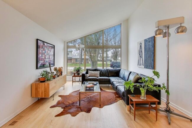 Building Photo - 321 Ferndale Rd