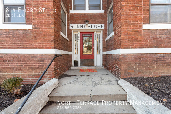 Building Photo - Updated, VINTAGE 2BR 1BA in Midtown Kansas...