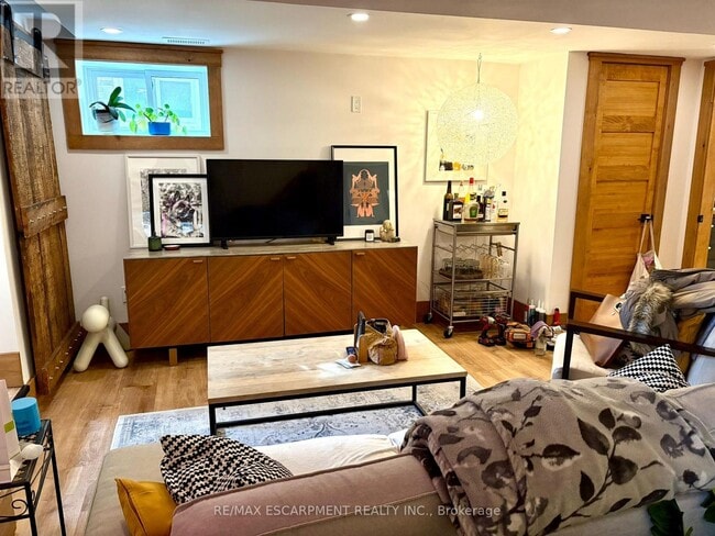 Building Photo - 306 Wexford Ave S