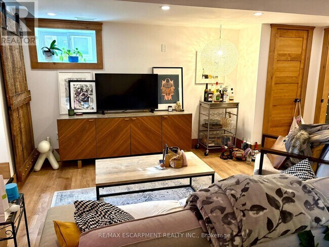 Photo du bâtiment - 306 Wexford Ave S