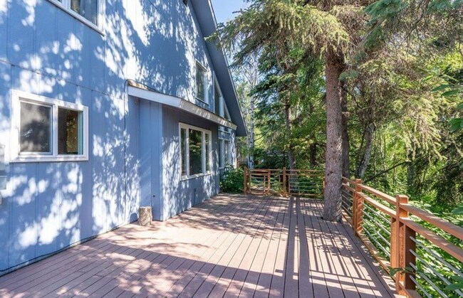 Building Photo - Must See! Spacious 3 Bedroom SW Anchorage