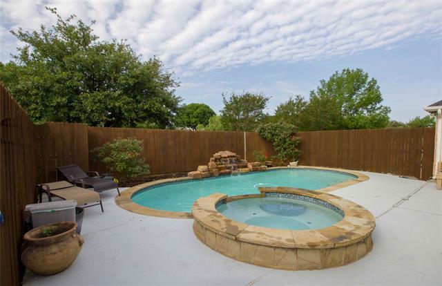 Foto principal - 10409 Forrest Dr