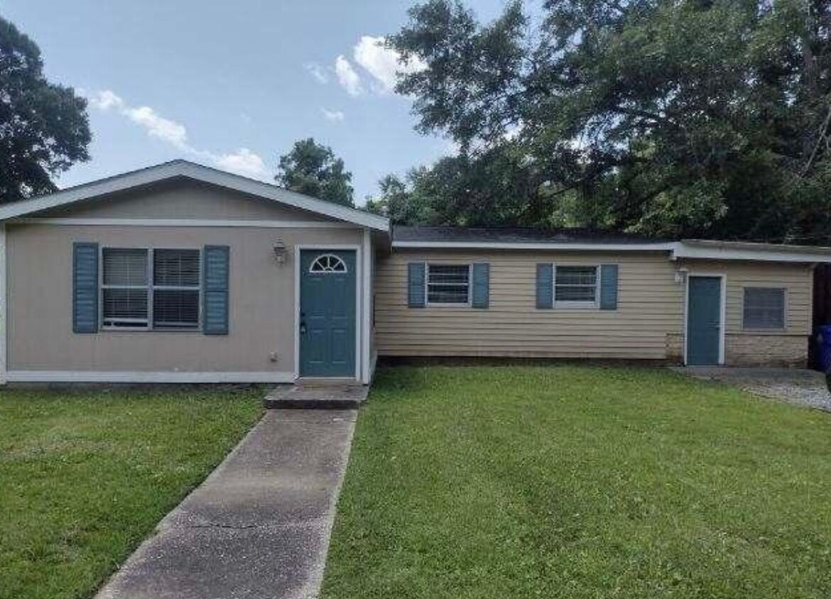 Primary Photo - Charming West Ashley Ranch