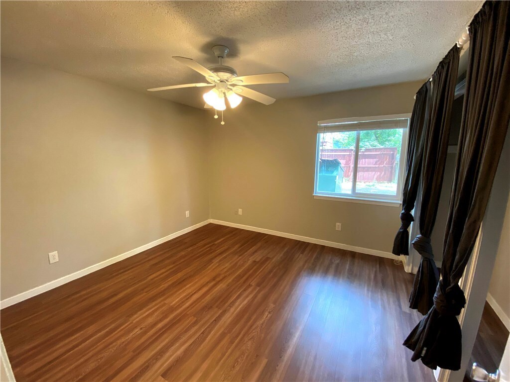 Primary Photo - 4007 Avenue C