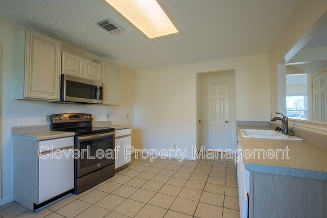 Building Photo - 1045 Stone Trail