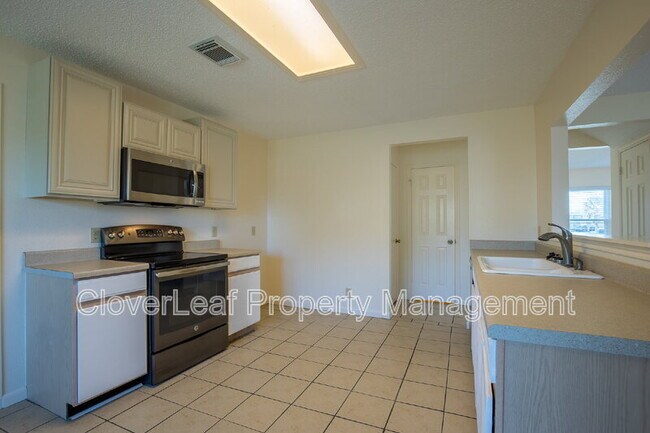 Foto del edificio - 1045 Stone Trail