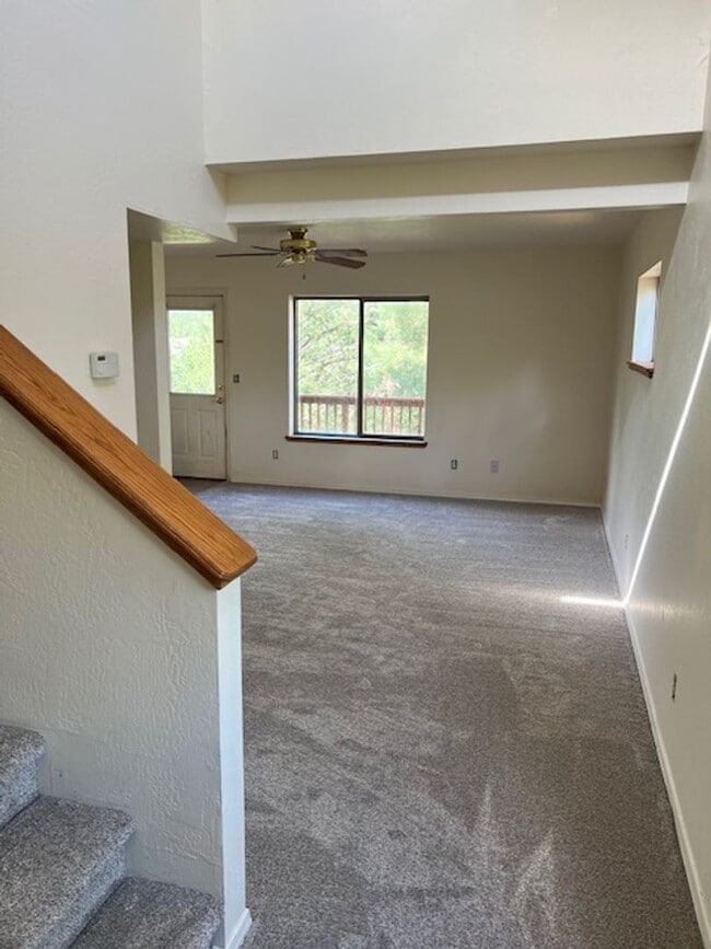 Building Photo - Newly Remodeled Townhome on Pine Cliff Drive