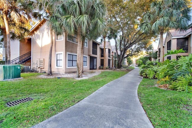 Building Photo - 15570 SW 105th Ln