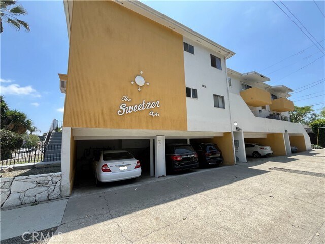 Foto principal - 8308 Clinton Ave