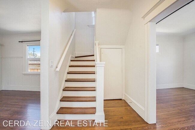 Building Photo - 2 br, 1.5 bath House - 910 Taylor Ave