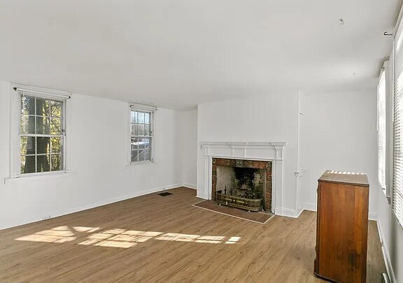Building Photo - 211 Mill St