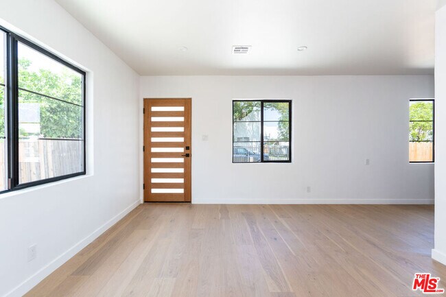 Foto del edificio - 3304 1/2 Casitas Ave